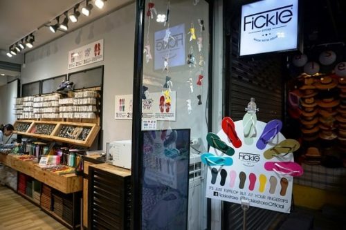 Fickleの店前