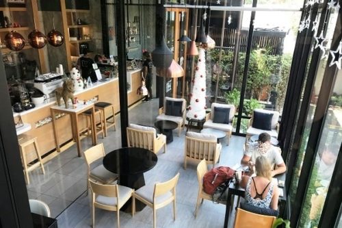 SLO CAFEの店内